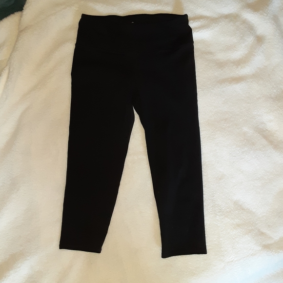 Athleta Pants - 3/$13 Athleta Cropped Black Yoga Pants